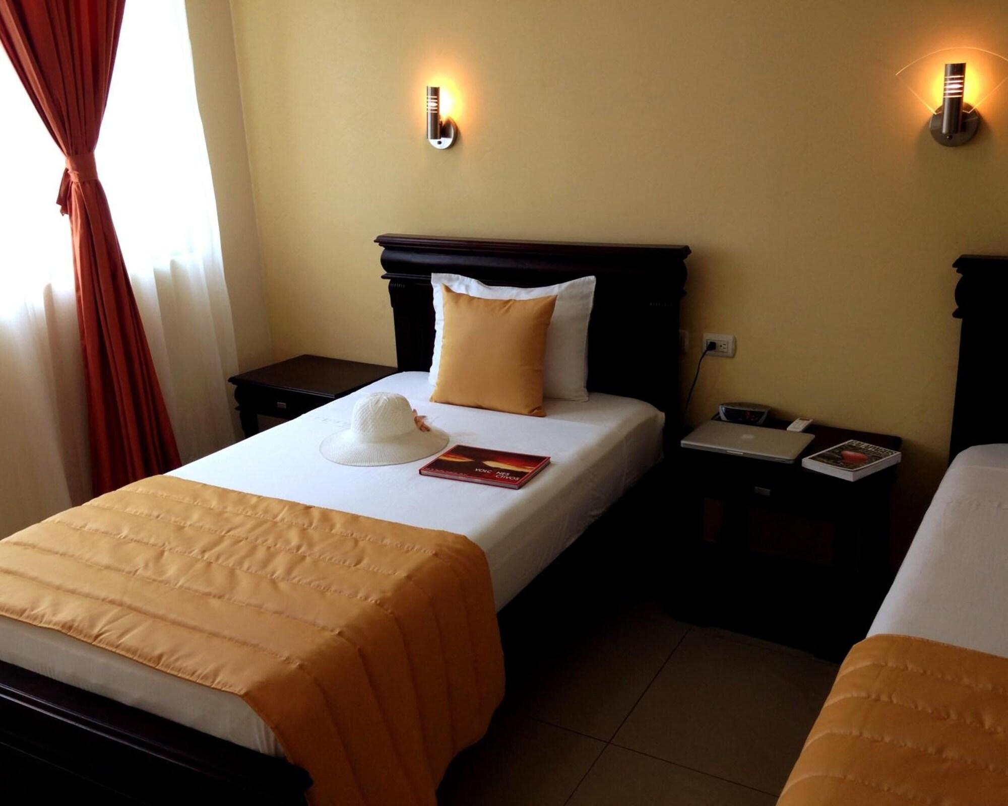 Hotel Flamingo Puerto Ayora  Esterno foto