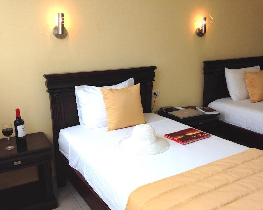 Hotel Flamingo Puerto Ayora  Esterno foto